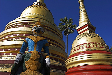 Statue and stupas, Wat In, named after Hindu God Indra, Kengtung (Kyaing Tong), Shan State, Myanmar (Burma), Asia