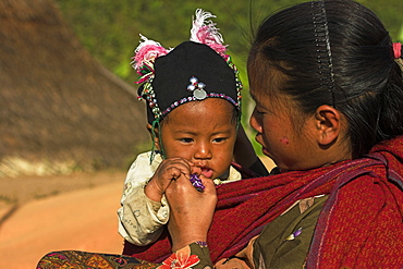 Ann village, Ann girl and baby, Kengtung (Kyaing Tong), Shan State, Myanmar (Burma), Asia