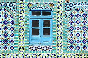 Tiling round blue window, Shrine of Hazrat Ali, who was assissinated in 661, Mazar-I-Sharif, Balkh province, Afghanistan, Asia