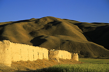 Caravanserai, Daulitiar, between Yakawlang and Chakhcharan, Afghanistan, Asia