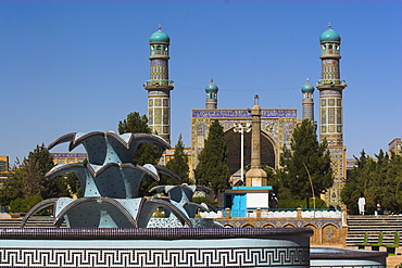 New fountain in front of the Friday Mosque (Masjet-e Jam) (Masjid-e Jam) (Masjid-I-Jami), Herat, Afghanistan, Asia