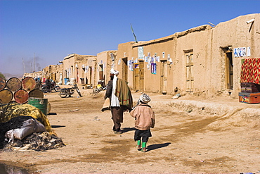 Street scene, Dulainai, between Chakhcharan and Jam, Afghanistan, Asia