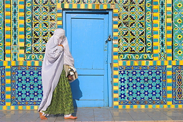 Pilgrim at the Shrine of Hazrat Ali, Mazar-i-Sharif, Balkh, Afghanistan, Asia