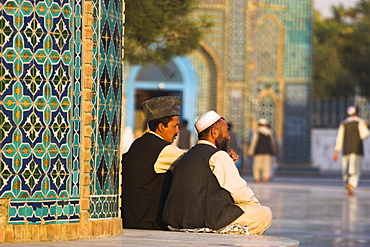 Pilgrims at the Shrine of Hazrat Ali, who was assassinated in 661, Mazar-I-Sharif, Afghanistan, Asia