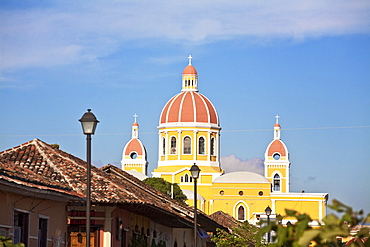 Calle La Calzada and Cathedral de Granada, Granada, Nicaragua, Central America