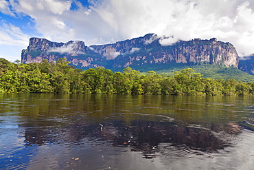 Scenery on boat trip to Angel Falls, Canaima National Park, Guayana Highlands, Venezuela, South America