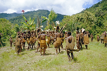 Yali people dancing at a ceremony, Membegan, Irian Jaya (West Irian) (Irian Barat), New Guinea, Indonesia, Asia