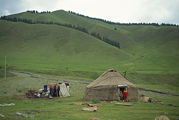 Children in front of a yurt on the Baiyanggou pasturelands in Xinjiang Province, China, Asia