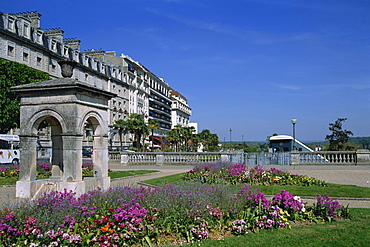 Boulevard des Pyrenees, Pau, Bearn, Aquitaine, France, Europe