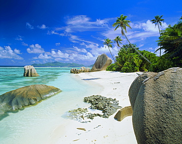 Granite outcrops on tropical beach, Anse Source D'Argent, La Digue, Seychelles