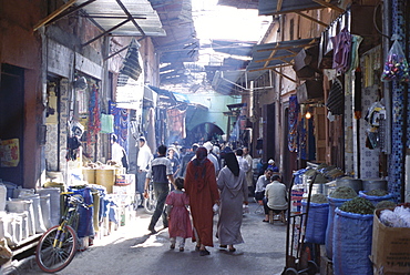 Street scene in the souks of the Medina, Marrakech (Marrakesh), Morocco, North Africa, Africa