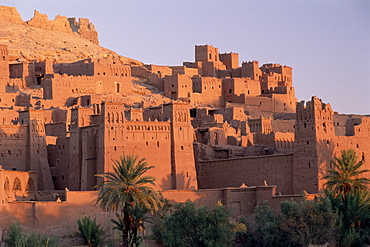 First light on fortified mud houses in the kasbah, Ait Benhaddou, UNESCO World Heritage Site, Ouarzazate, Morocco, North Africa, Africa