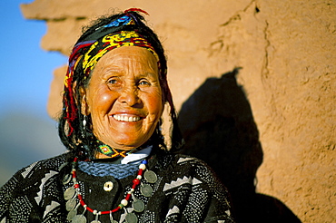 Berber woman in traditional clothing, Telouet, near Ouarzazate, Morocco, North Africa, Africa