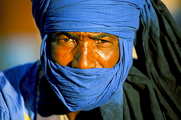 Man wearing blue headscarf, Djemma el Fna, Marrakech (Marrakesh), Morocco, North Africa, Africa