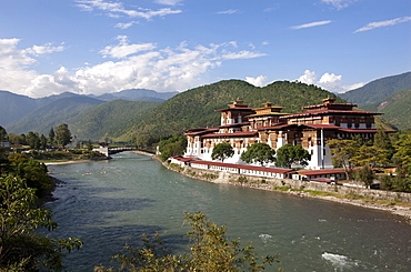 Punakha Dzong located at the junction of the Mo Chhu (Mother River) and Pho Chhu (Father River) in the Punakha Valley, Bhutan, Asia