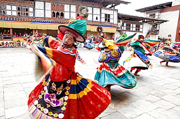 Monks performing traditional Black Hat dance at the Wangdue Phodrang Tsechu, Wangdue Phodrang Dzong, Wangdue Phodrang (Wangdi), Bhutan, Asia