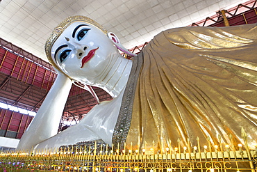 The 70m long Chaukhtatgyi Reclining Buddha at Chaukhtatgyi Paya, Yangon (Rangoon), Myanmar (Burma), Asia 