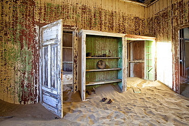 Interior of building slowly being consumed by the sands of the Namib Desert in the abandoned former German diamond mining town of Kolmanskop, Forbidden Diamond Area near Luderitz, Namibia, Africa 