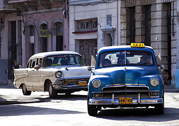 Vintage American car taxi on Avenue Colon during morning rush hour soon after sunrise, Havana Centro, Cuba, West Indies, Central America