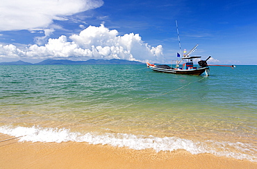 Traditional long-tailed fishing boat moored off Maenam Beach on the North Coast of Koh Samui, Thailand, Southeast Asia, Asia