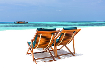 Wooden sun loungers on beach, Coco Palm, Dhuni Kolhu, Baa Atoll, Republic of Maldives, Indian Ocean, Asia