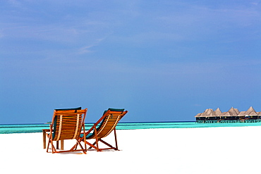 Wooden sun loungers on beach, Coco Palm, Dhuni Kolhu, Baa Atoll, Republic of Maldives, Indian Ocean, Asia