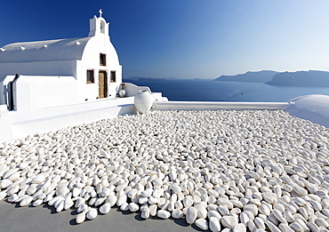 Small whitewashed church against blue sea and sky, Finikia, near Oia, Santorini, Cyclades, Greek Islands, Greece, Europe