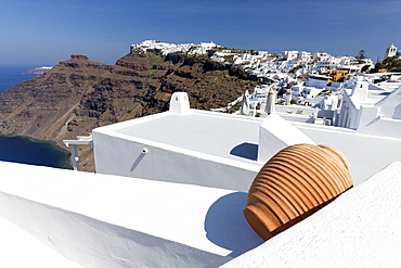 View towards Imerovigli and Oia from Firostefani showing villages clinging to cliffs, Santorini, Cyclades, Greek Islands, Greece, Europe