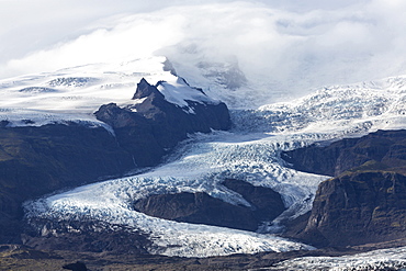 Tongue of the Vatnajokull Glacier creeping down the mountains behinf Fjallsarlon lagoon, South Iceland, Polar Regions