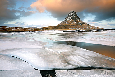 Kirkjufell (Church Mountain) in winter, near Grundafjordur, Snaefellsnes Peninsula, Iceland, Polar Regions