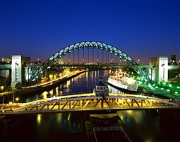 Tyne Bridge, illuminated, Newcastle upon Tyne, Tyneside, England, United Kingdom, Europe