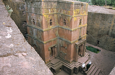 Looking down on entrance of Biet Giorgis, rock cut Christian church, Lalibela, UNESCO World Heritage Site, Ethiopia, Africa