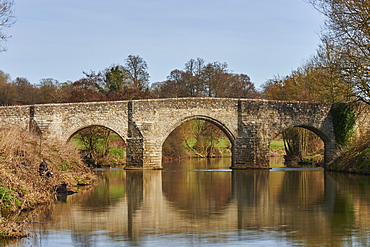 Fishermen next to Teston Bridge over the River Medway, originally built in 14th century, near Maidstone, Kent, England, United Kingdom, Europe