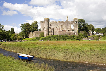 Castle and foreshore, Laugharne, Carmarthenshire, South Wales, Wales, United Kingdom, Europe