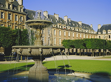 Fountain in the Place des Vosges, Paris, France, Europe