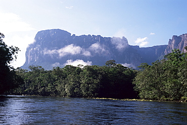 Rio Carrao and Auyun Tepuy, Canaima National Park, UNESCO World Heritage Site, Venezuela, South America