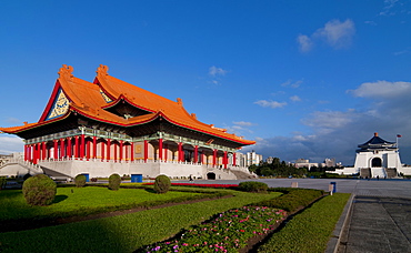 Chiang Kai Shek Memorial Hall and National Concert Hall, Liberty Square, Taipei, Taiwan, Asia