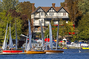 Sailing boats on the River Thames in front of The Bell Inn, Hampton, Middlesex, England, United Kingdom, Europe