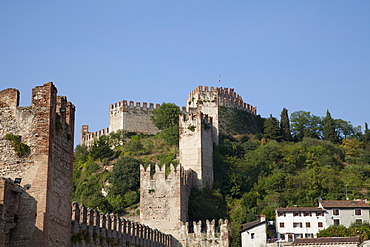 Castle and town walls, Soave, Veneto, Italy, Europe