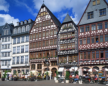 Street scene with pavement cafes, bars and timbered houses in the Romer area of Frankfurt, Germany, Europe