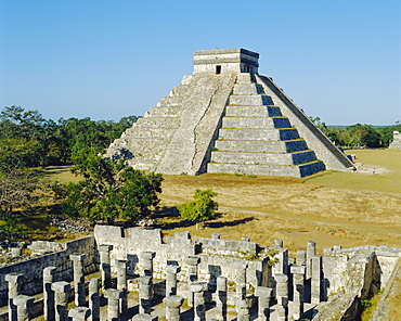 El Castillo, Pyramid of Kukolkan, Chichen Itza, Mexico 