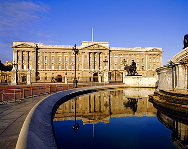 Buckingham Palace, London, England, UK