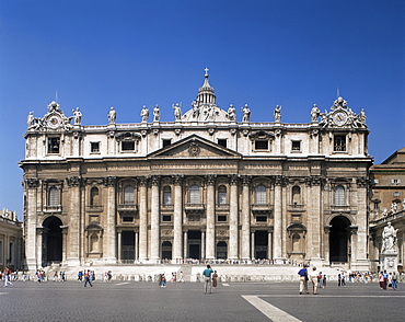 Facade of St. Peter's, with statues, Vatican, Rome, Lazio, Italy, Europe