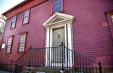 Exterior of colonial building on Thames Street, Newport's Historic District, Newport, Rhode Island, New England, United States of America, North America