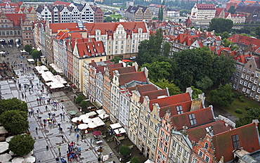 Aerial view of colourful building facades on Long Market (Dlugi Targ), Gdansk, Pomerania, Poland, Europe