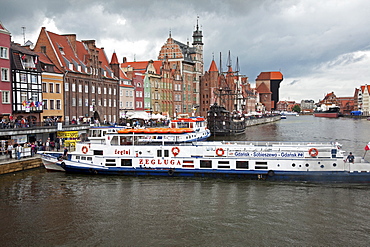 View along River Motlawa showing harbour and old Hanseatic architecture, Gdansk, Pomerania, Poland, Europe