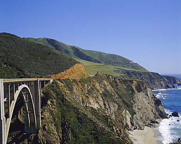 The coast and Bixby Bridge on the Pacific Highway, Route 1, California, USA