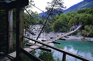 Swing bridge over the Makarora River, Haast Pass, South Island, New Zealand, Pacific