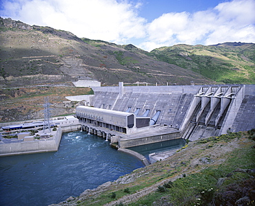 The Clyde Dam on the River Clutha, hydro electric project completed in 1989, Central Otago, South Island, New Zealand, Pacific