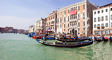 Traffic on the Grand Canal, Venice, UNESCO World Heritage Site, Veneto, Italy, Europe